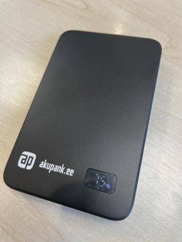 “F20 10k” (10000 mAh) ar pulksteņa uzlādi photo review